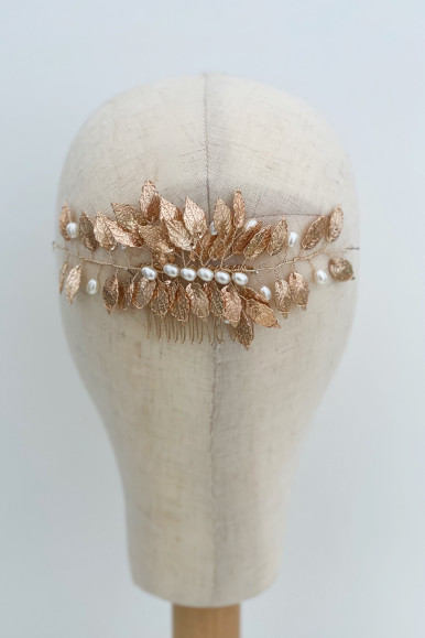 GOLDEN COMB WITH LEAVES AND OVAL PEARLS