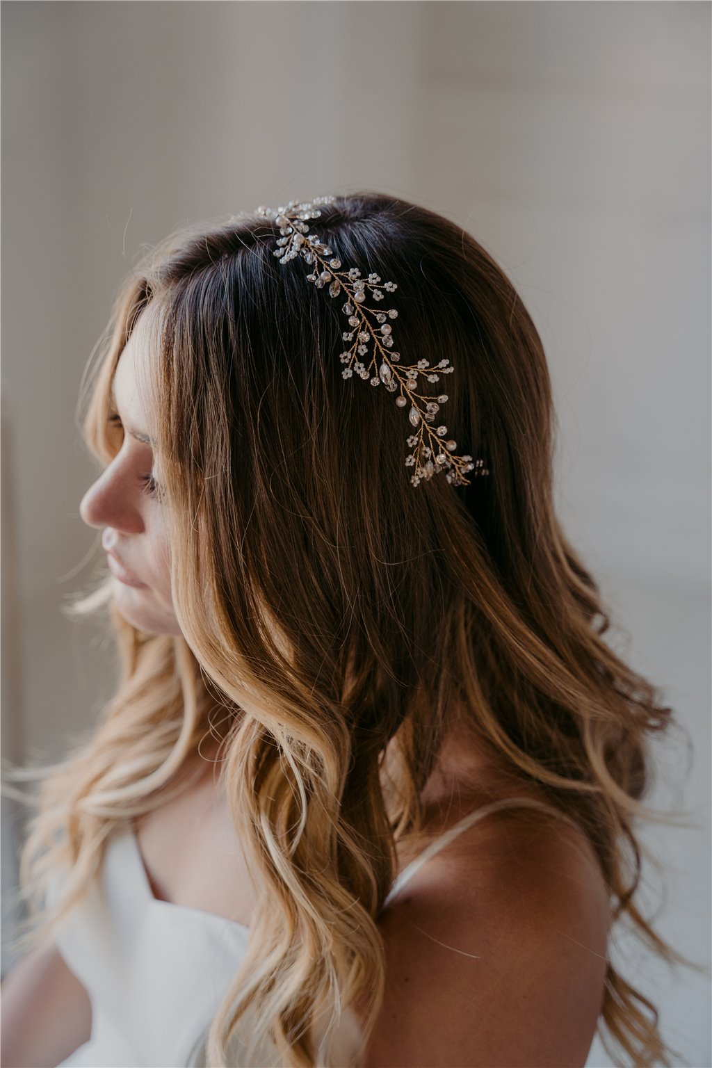 White Magnolia and Leaves Hair Vine Gold Leaves and Headpiece for Bride Accessoires Haaraccessoires Kransen & Tiaras NADIA Bridal Headpiece Gold Hair Vines 